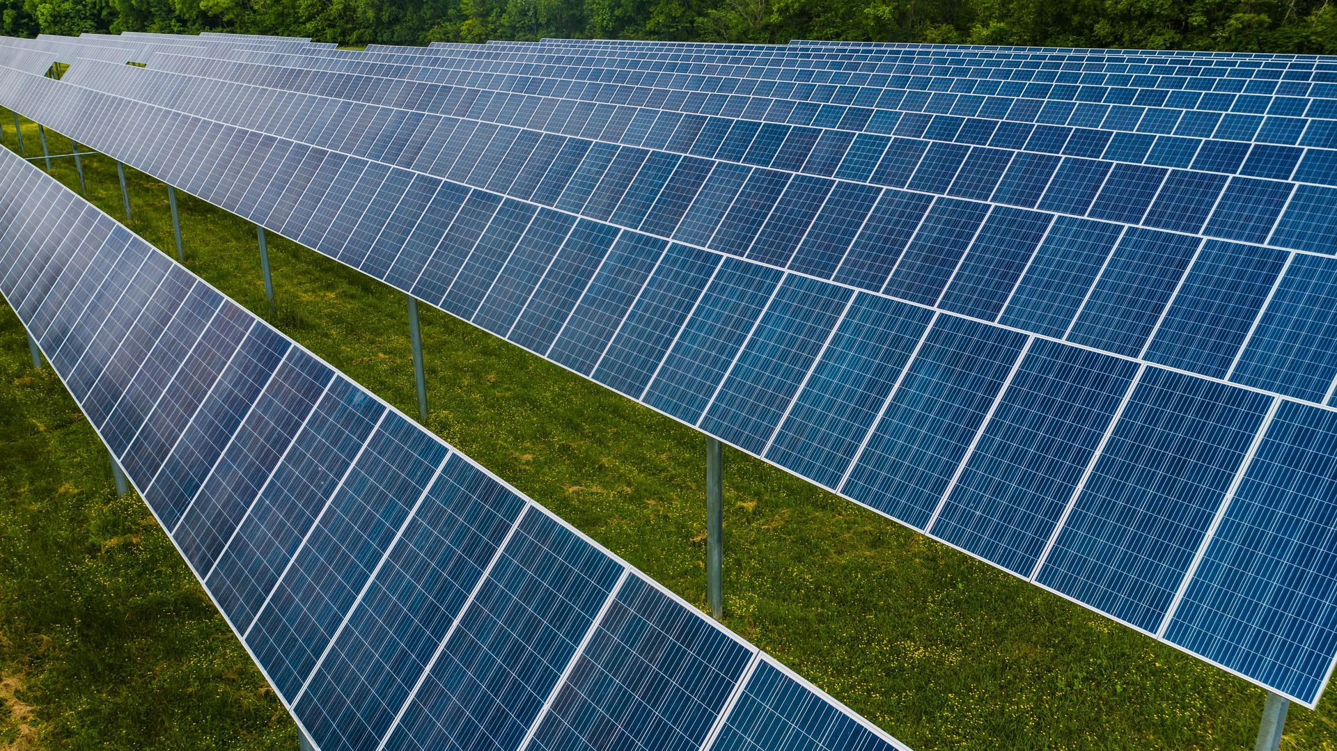 Uncovering the advantages of manual, mechanised and robotic solar panel cleaning