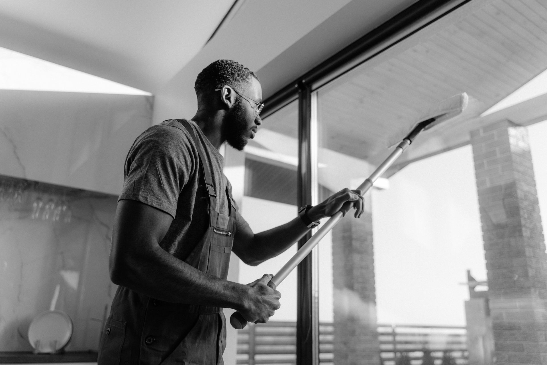 Window Cleaning: 5 Signs You Need Professional Help